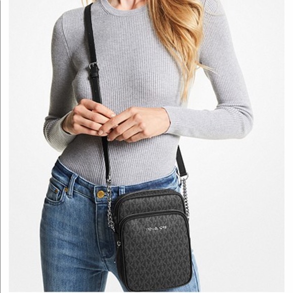 MICHAEL KORS
Jet Set Travel Medium Logo Crossbody Bag Black signature co… - Picture 3 of 4